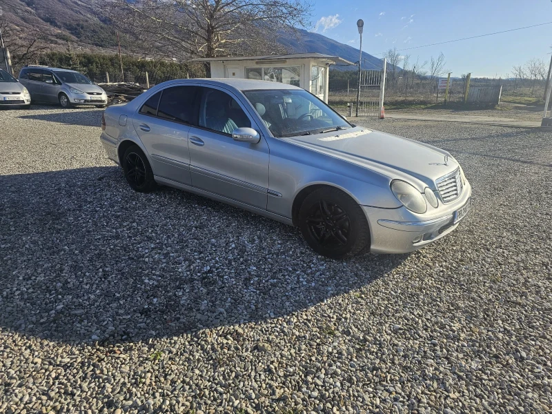 Mercedes-Benz E 270 Sedan, снимка 3 - Автомобили и джипове - 48831153