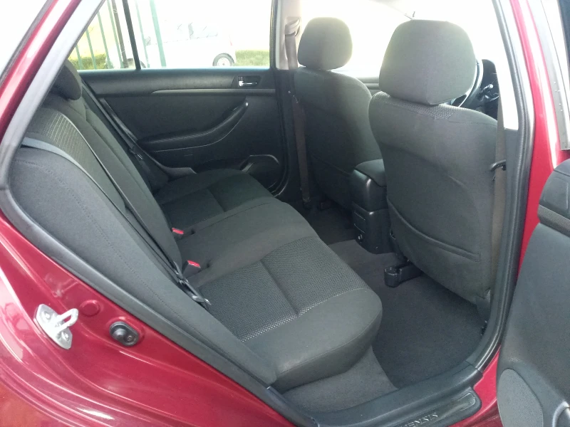 Toyota Avensis 1.8 VVTI 129CH, снимка 14 - Автомобили и джипове - 50172897