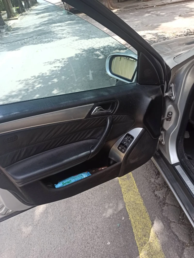 Mercedes-Benz C 220 Комби, снимка 2 - Автомобили и джипове - 52887173