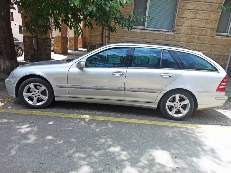 Mercedes-Benz C 220 Комби, снимка 3 - Автомобили и джипове - 52887173