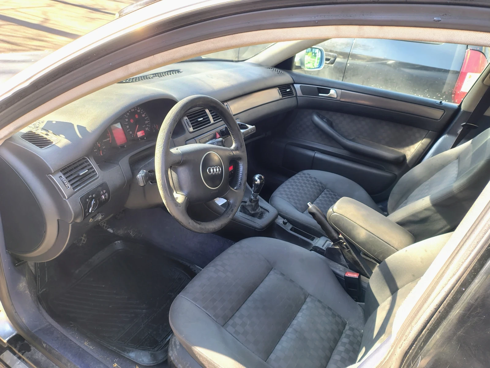 Audi A6 1800 - изображение 5