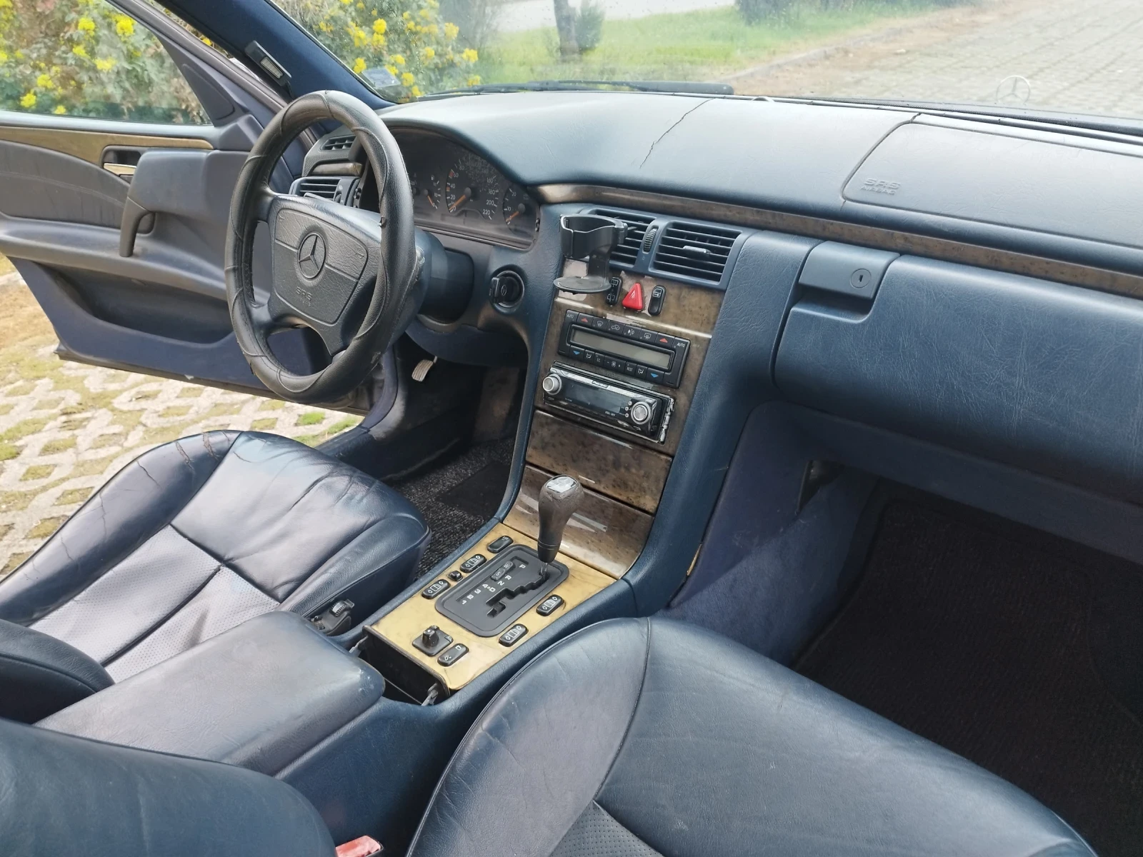 Mercedes-Benz E 250, снимка 4 - Автомобили и джипове - 54158080