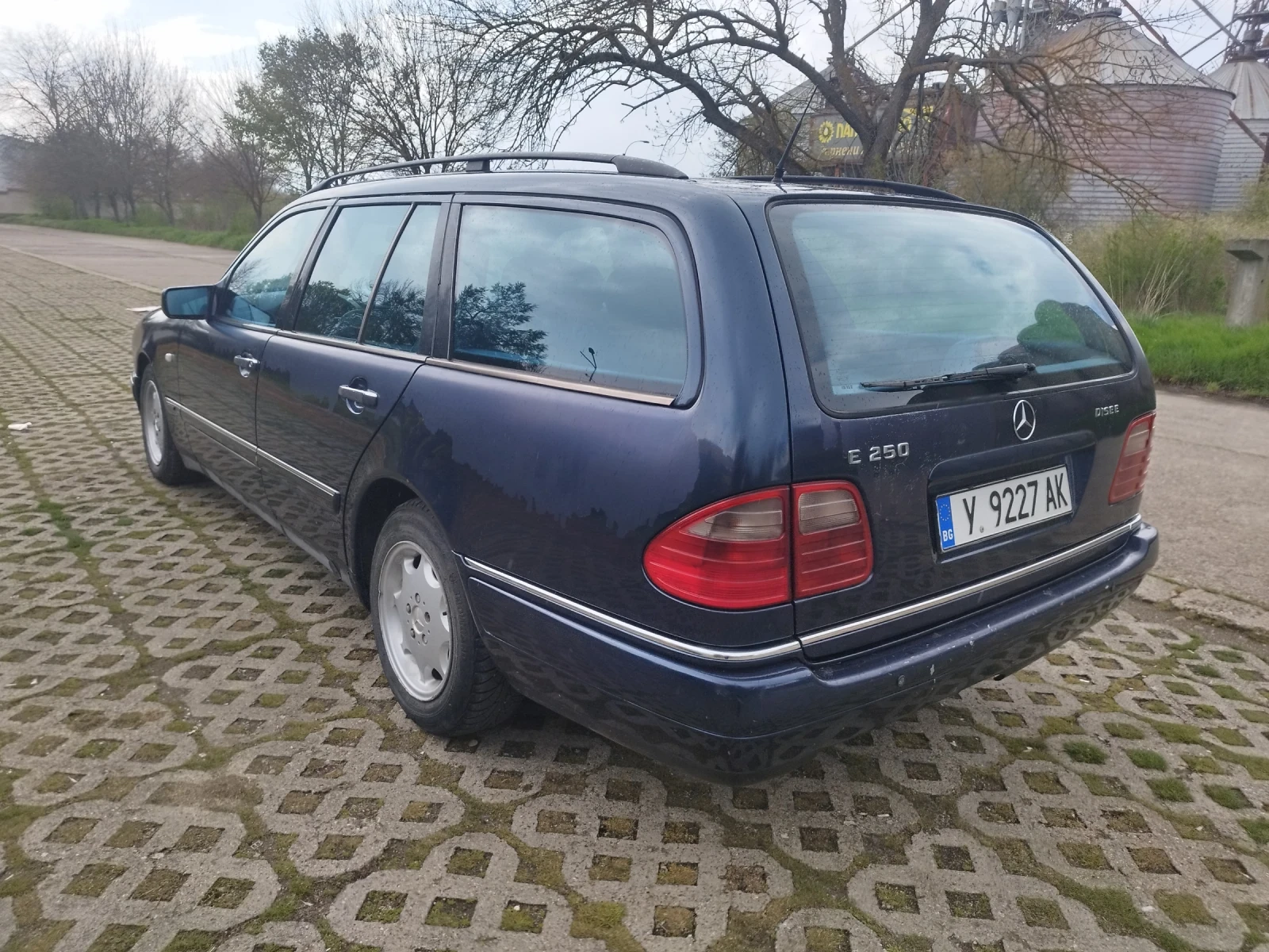Mercedes-Benz E 250, снимка 2 - Автомобили и джипове - 54158080