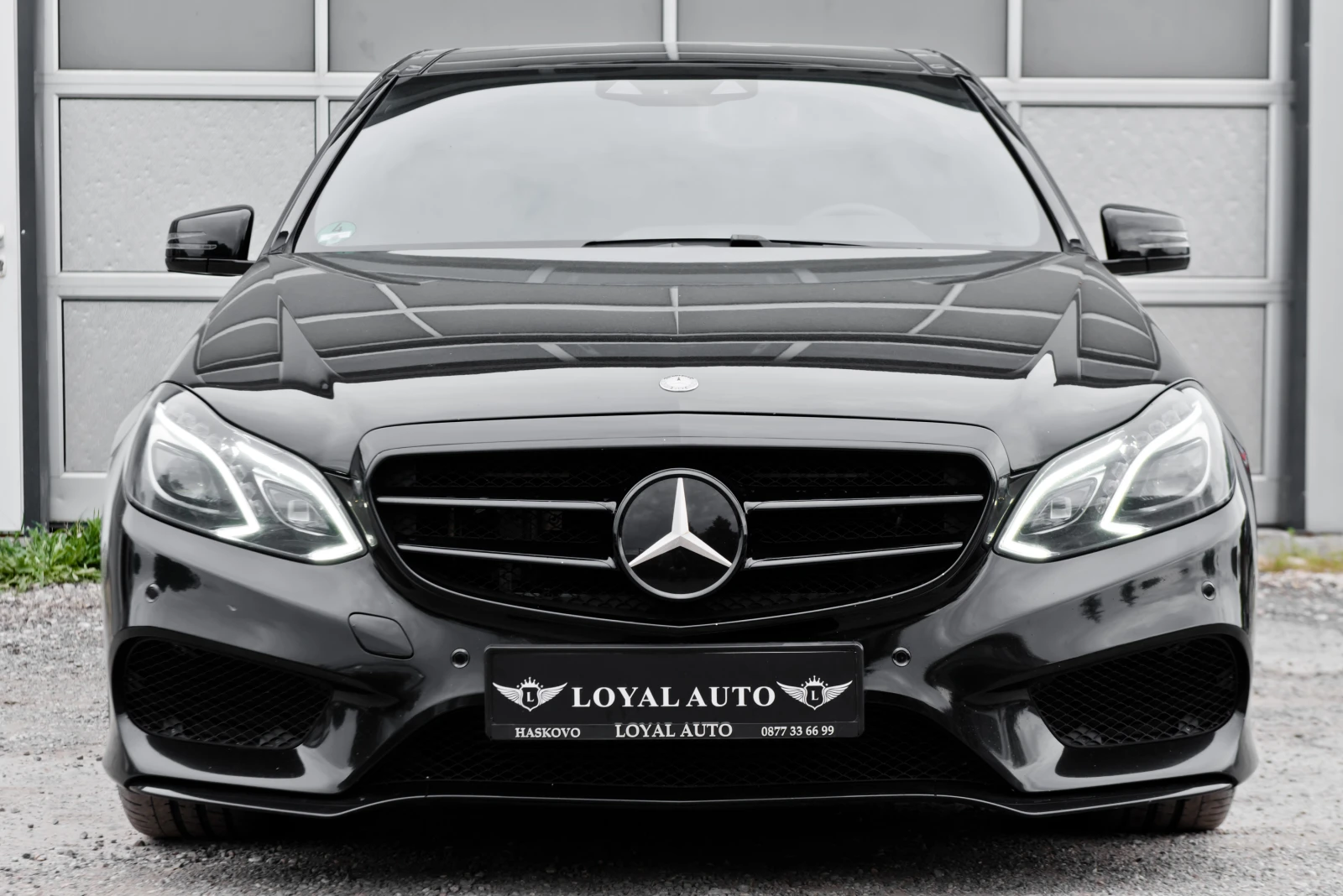Mercedes-Benz E 350 AMG* PANORAMA* 4MATIC, снимка 3 - Автомобили и джипове - 54924874