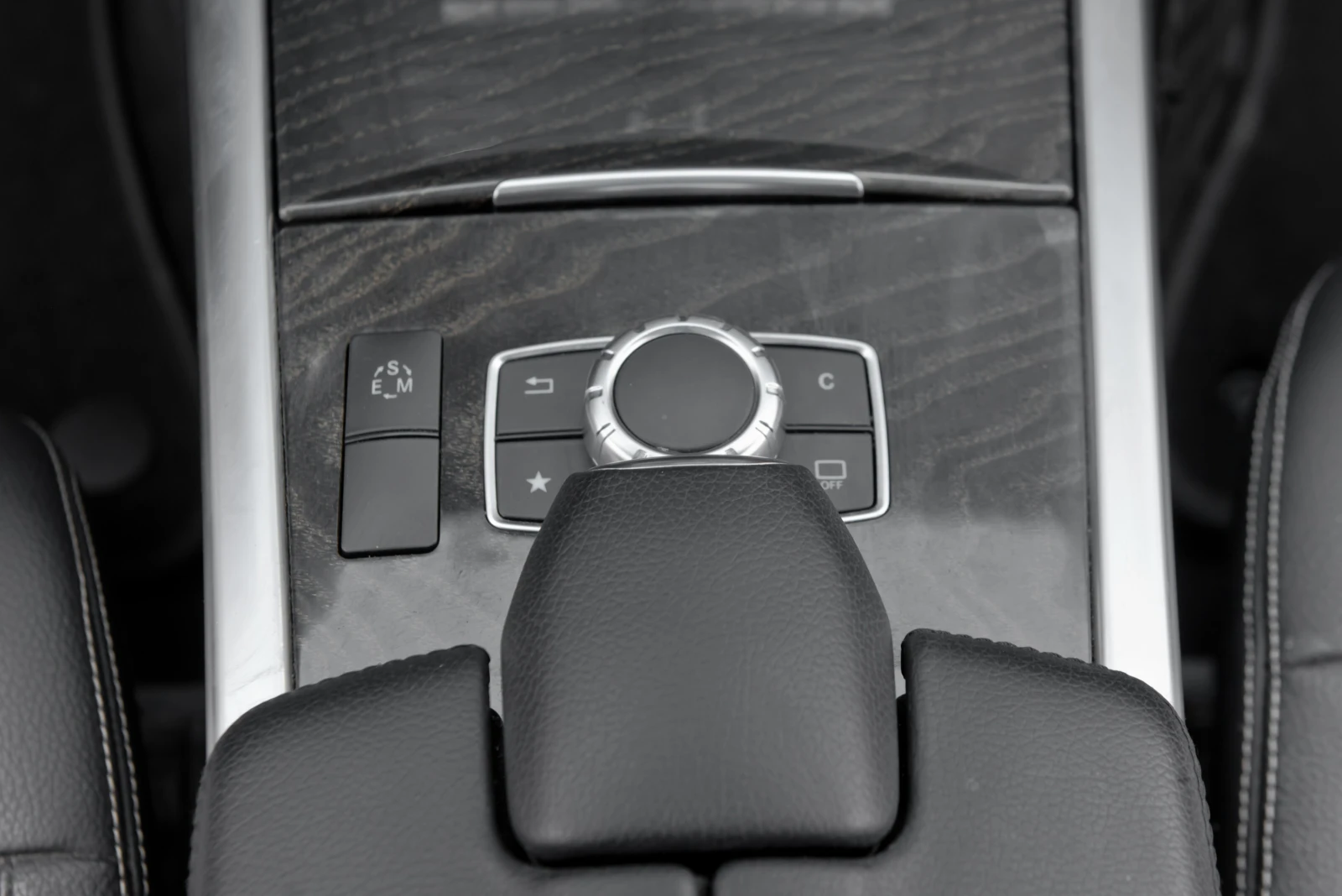 Mercedes-Benz E 350 AMG* PANORAMA* 4MATIC, снимка 15 - Автомобили и джипове - 54924874