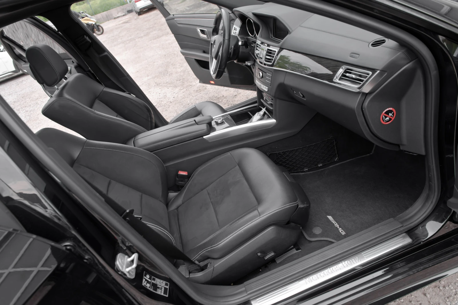 Mercedes-Benz E 350 AMG* PANORAMA* 4MATIC, снимка 10 - Автомобили и джипове - 54924874