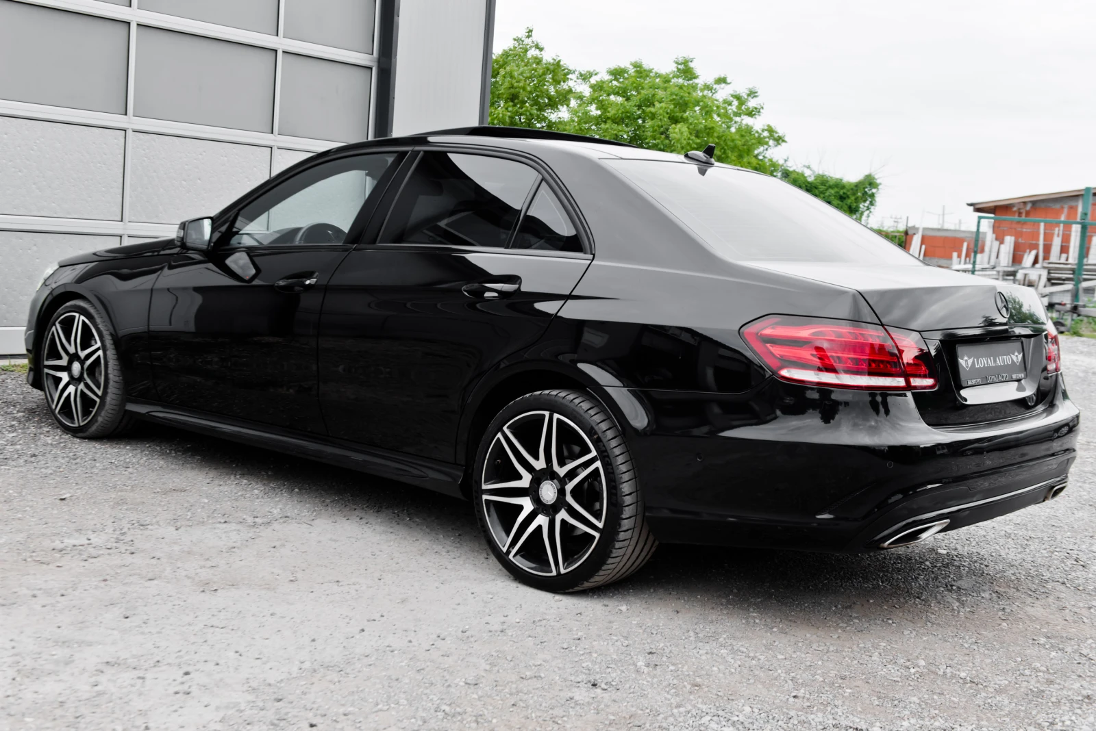 Mercedes-Benz E 350 AMG* PANORAMA* 4MATIC, снимка 6 - Автомобили и джипове - 54924874