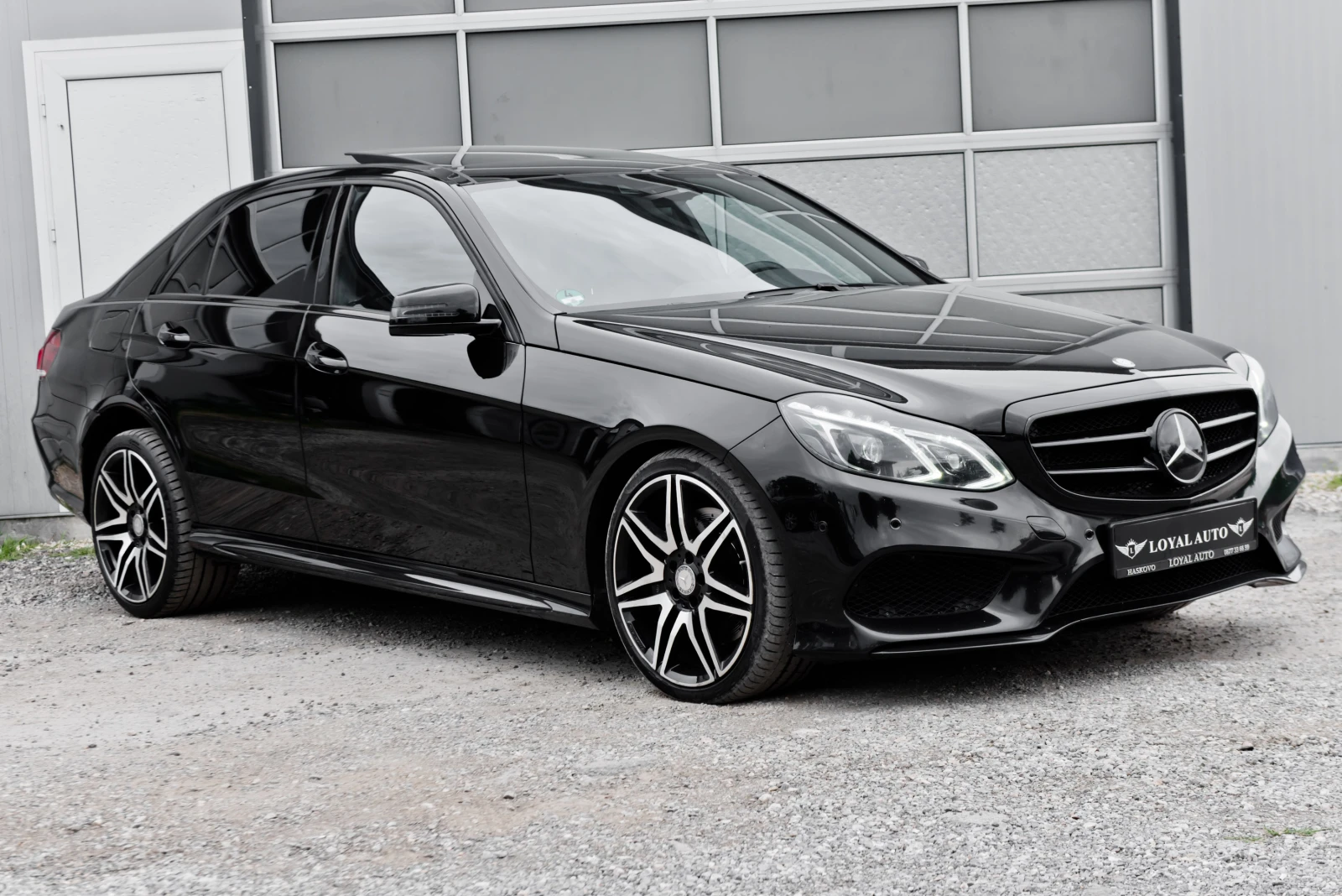 Mercedes-Benz E 350 AMG* PANORAMA* 4MATIC, снимка 2 - Автомобили и джипове - 54924874