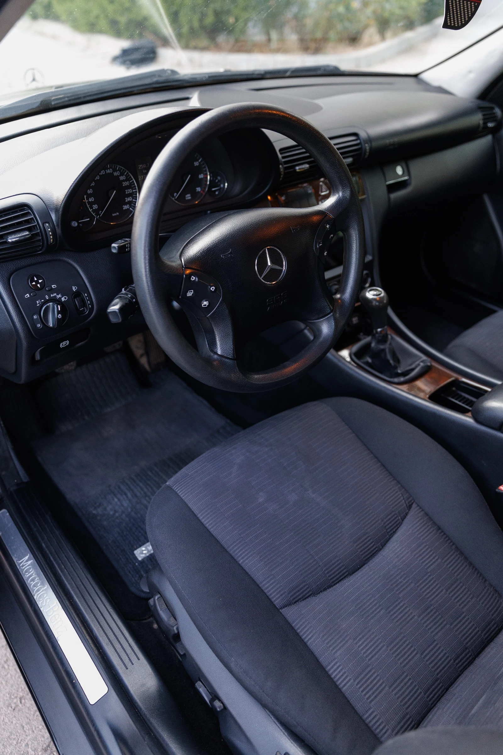 Mercedes-Benz C 180 FACE ГАЗ.ИНЖЕКЦИОН, снимка 13 - Автомобили и джипове - 55711734