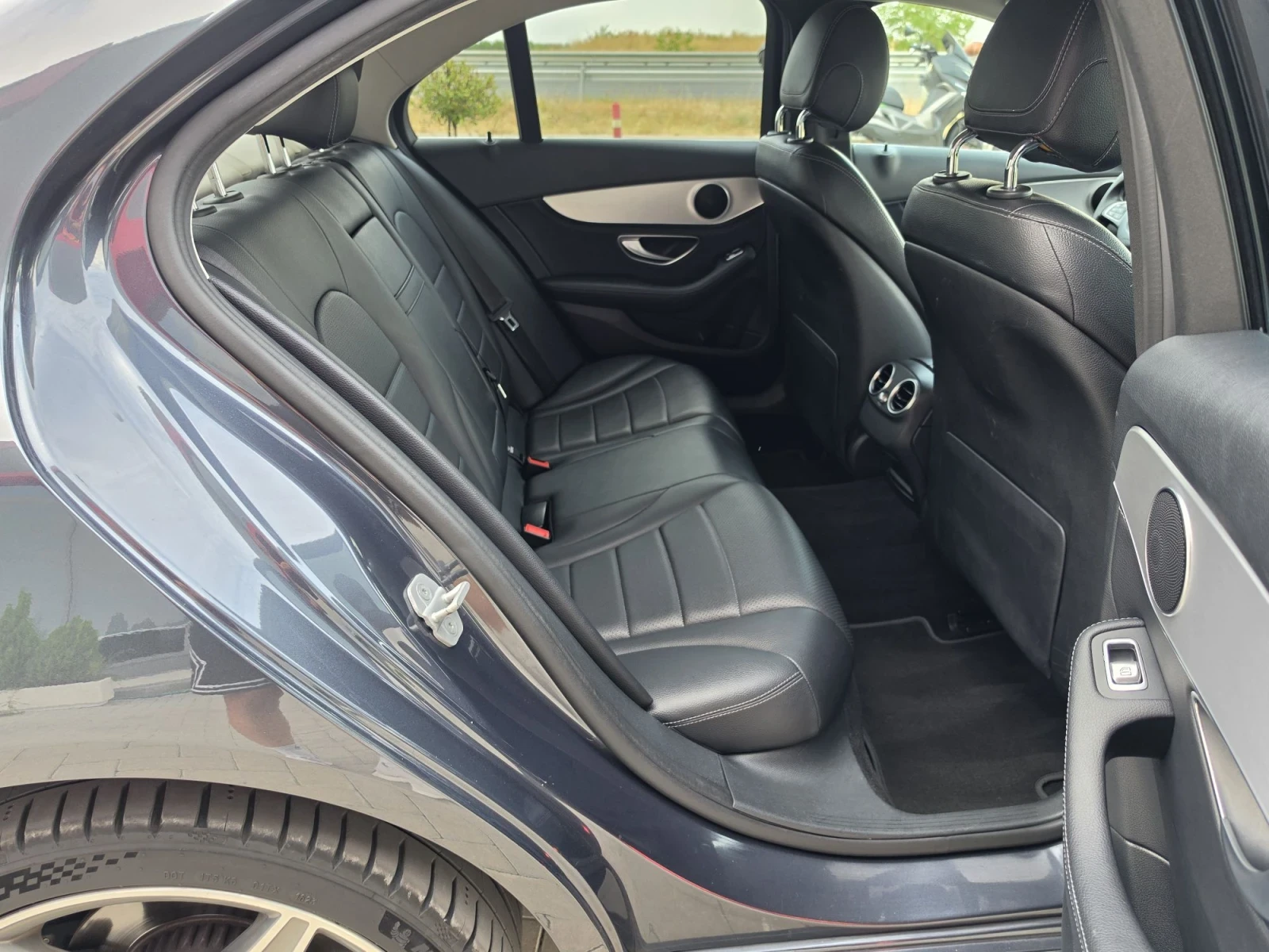 Mercedes-Benz C 220 2.2CDI /AMG-Line/7G-tronik/Ful -led Multibeam , снимка 9 - Автомобили и джипове - 55932123