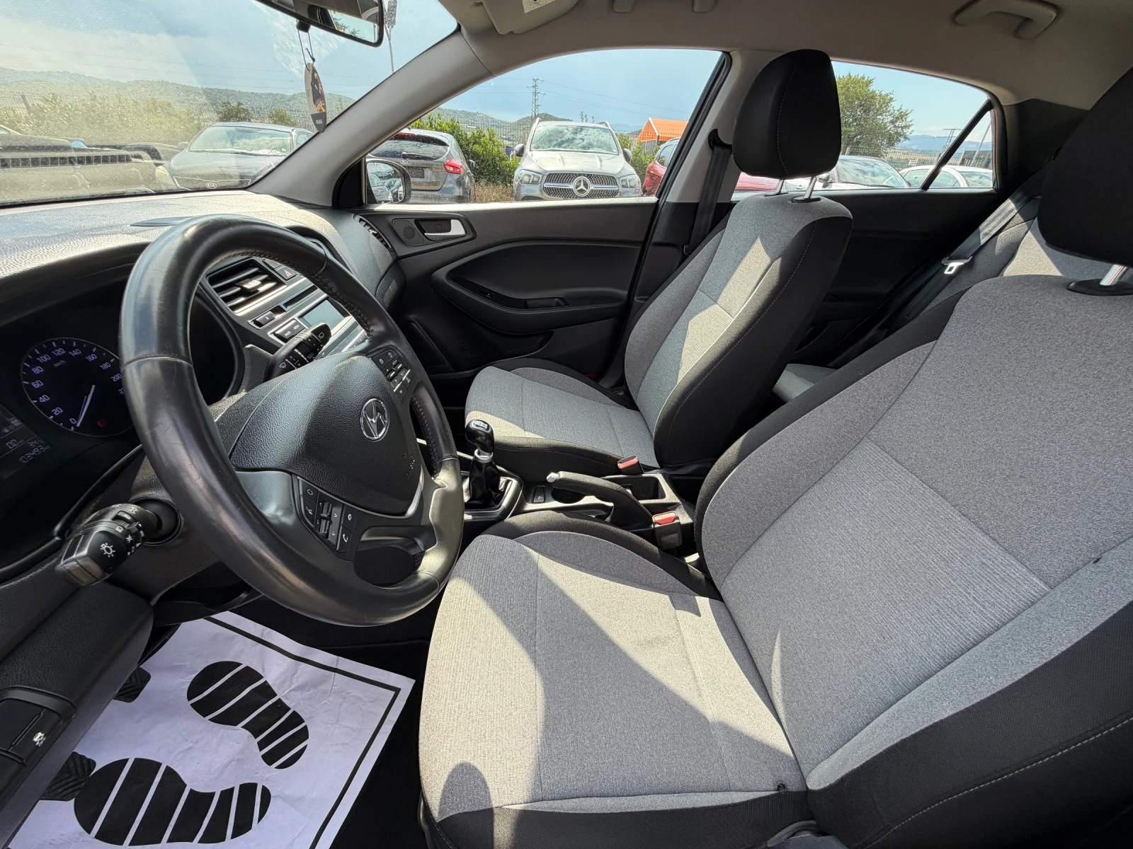 Hyundai I20 1, 2i EURO6 , снимка 5 - Автомобили и джипове - 55958288