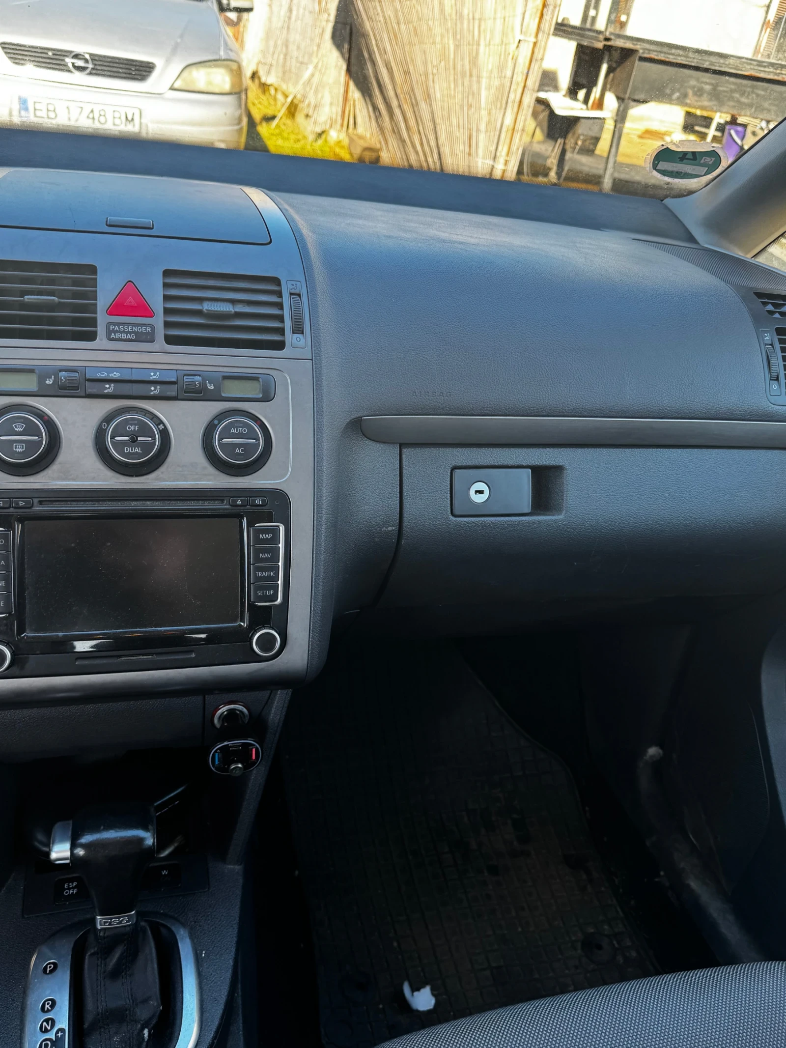 VW Touran, снимка 6 - Автомобили и джипове - 56248065