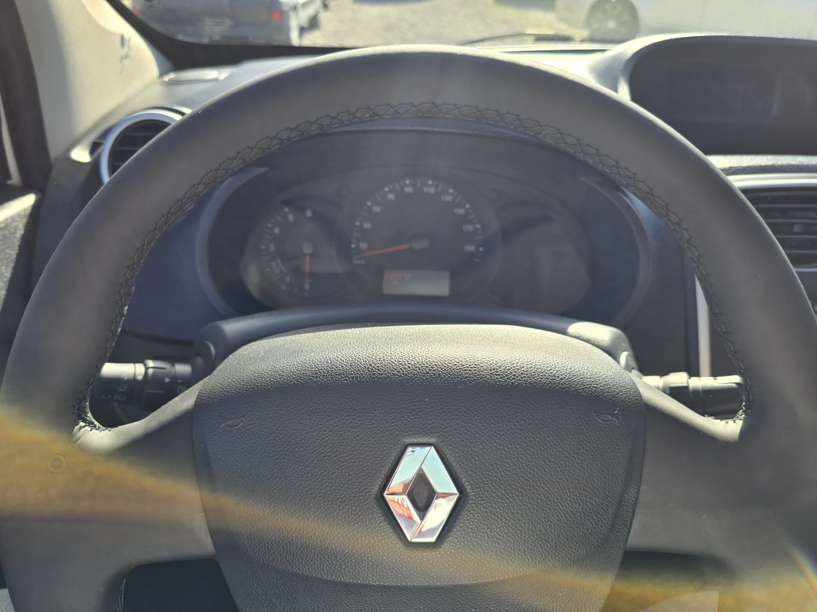 Renault Kangoo 1.5dCi КЛИМАТИК, снимка 10 - Автомобили и джипове - 56314556