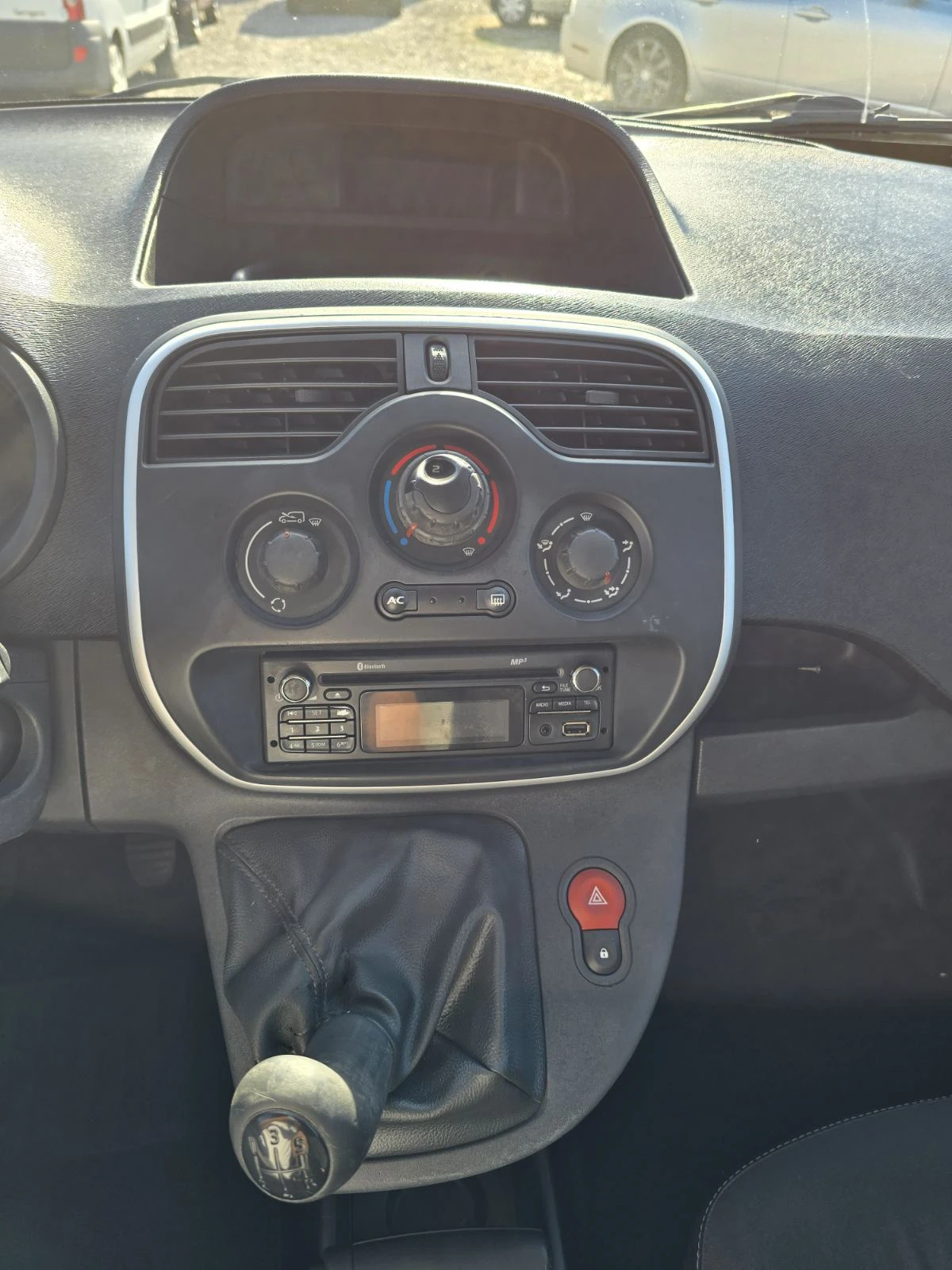 Renault Kangoo 1.5dCi КЛИМАТИК, снимка 9 - Автомобили и джипове - 56314556