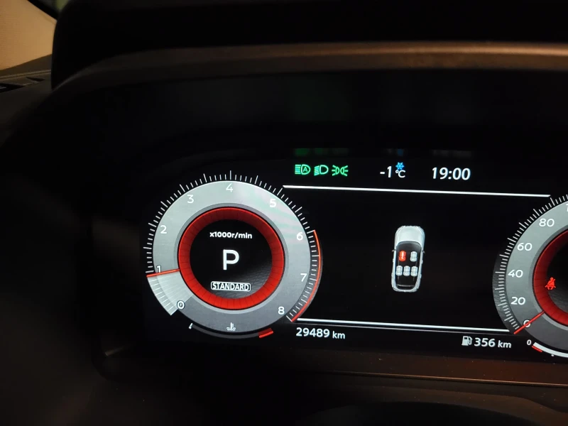 Nissan Qashqai, снимка 8 - Автомобили и джипове - 52958501