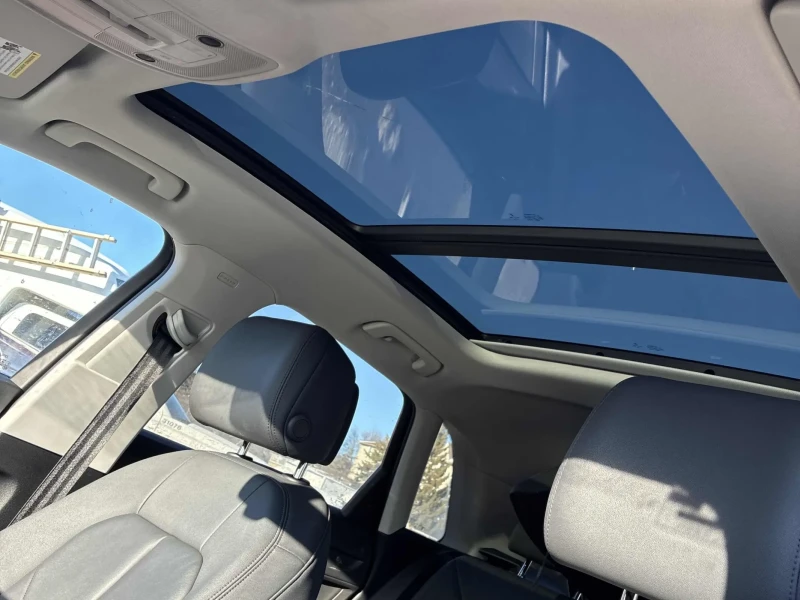 Audi Q3 Komfort * CARFAX* PANO* DIGITAL, снимка 7 - Автомобили и джипове - 53496025