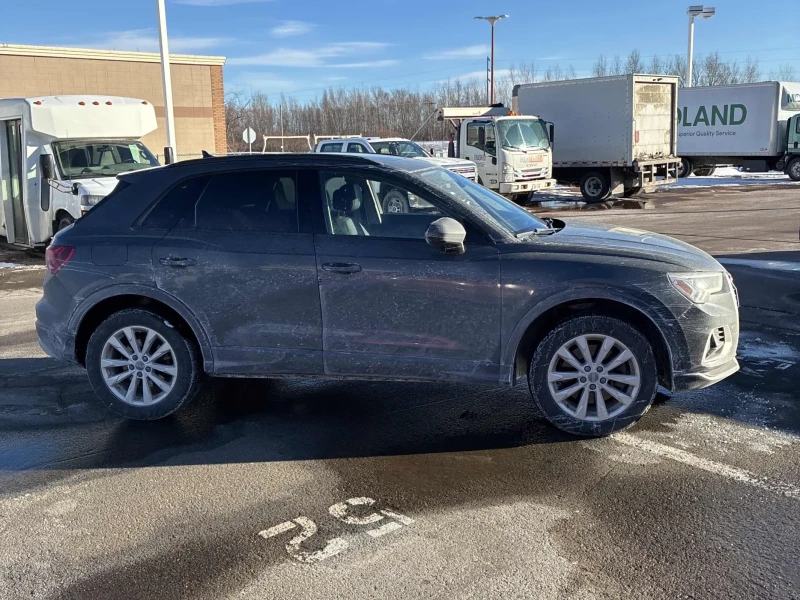 Audi Q3 Komfort * CARFAX* PANO* DIGITAL, снимка 5 - Автомобили и джипове - 53496025