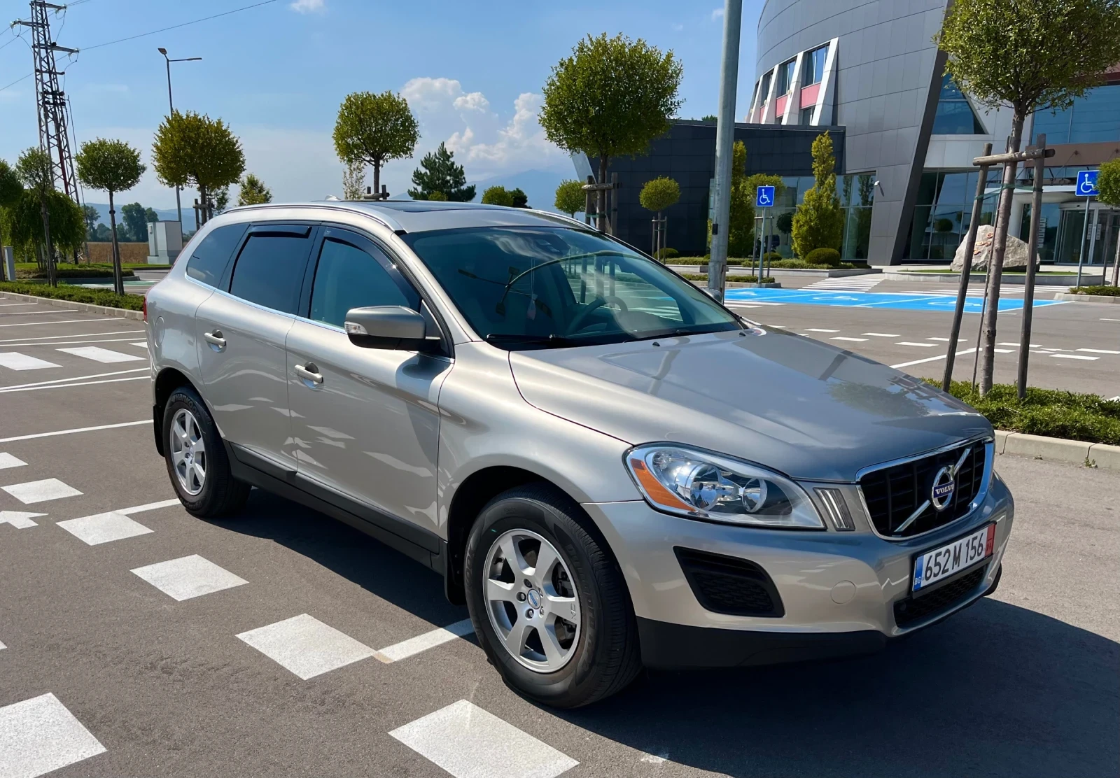 Volvo XC60 3.2 AWD - изображение 6