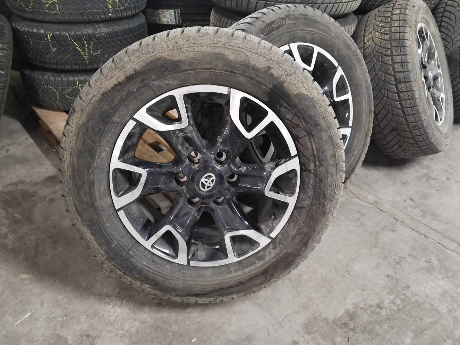 Toyota Hilux INVINCIBLE - изображение 10