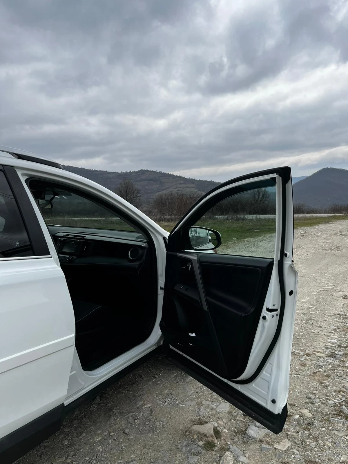 Toyota Rav4, снимка 11 - Автомобили и джипове - 54241175