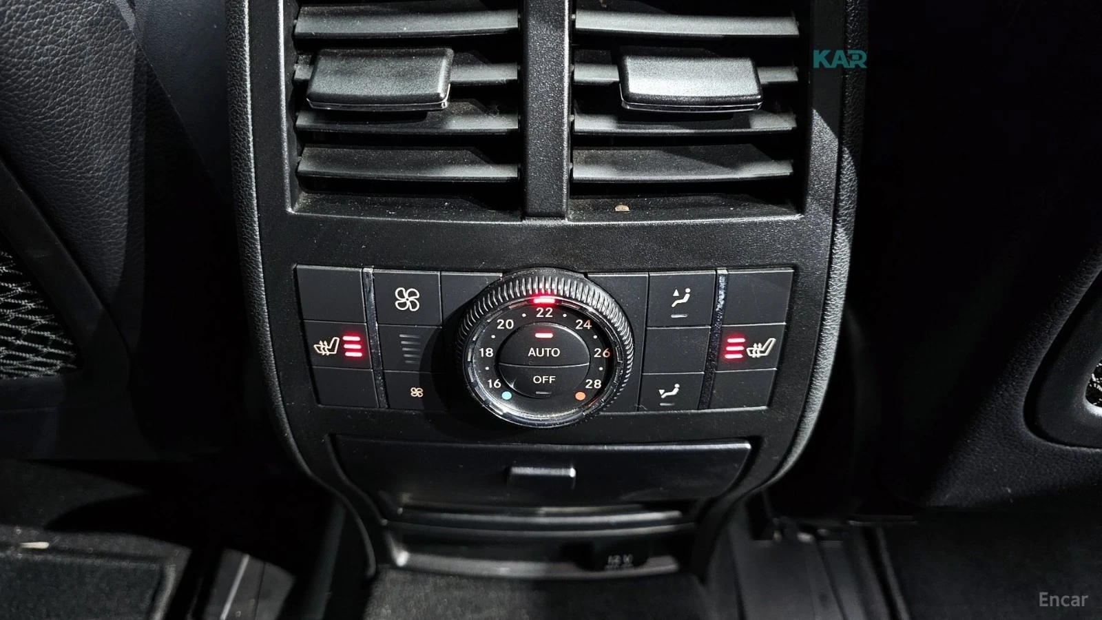 Mercedes-Benz ML 63 AMG 4МАТIC/KEYLESS/NAVIОБДУХВАНЕ, снимка 16 - Автомобили и джипове - 54813085