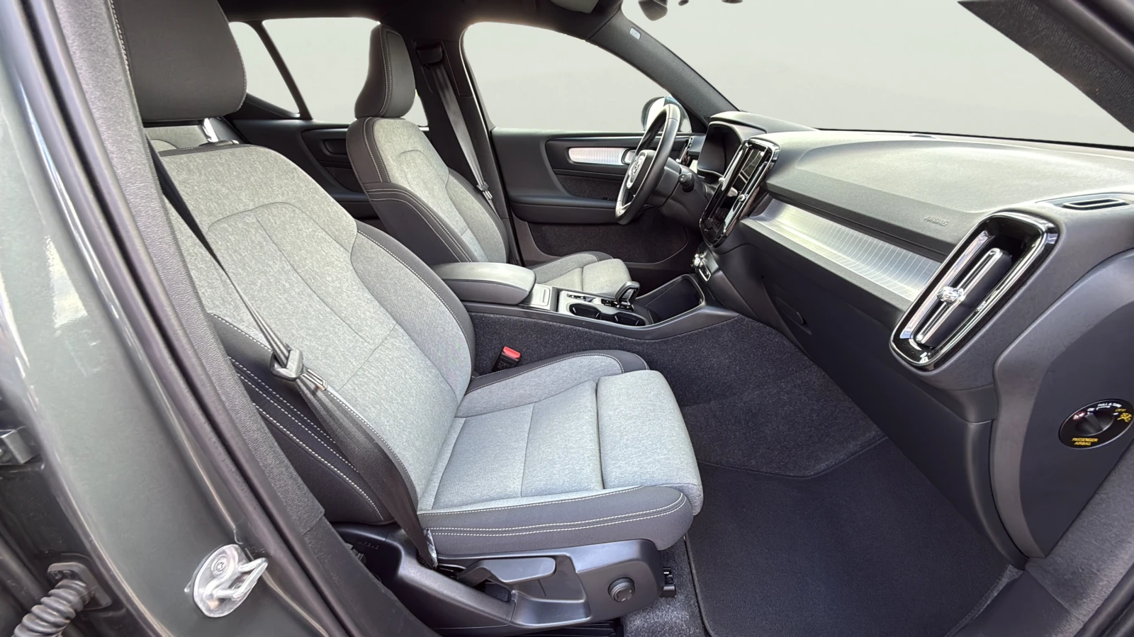 Volvo XC40 2.0 B3, снимка 12 - Автомобили и джипове - 55344977