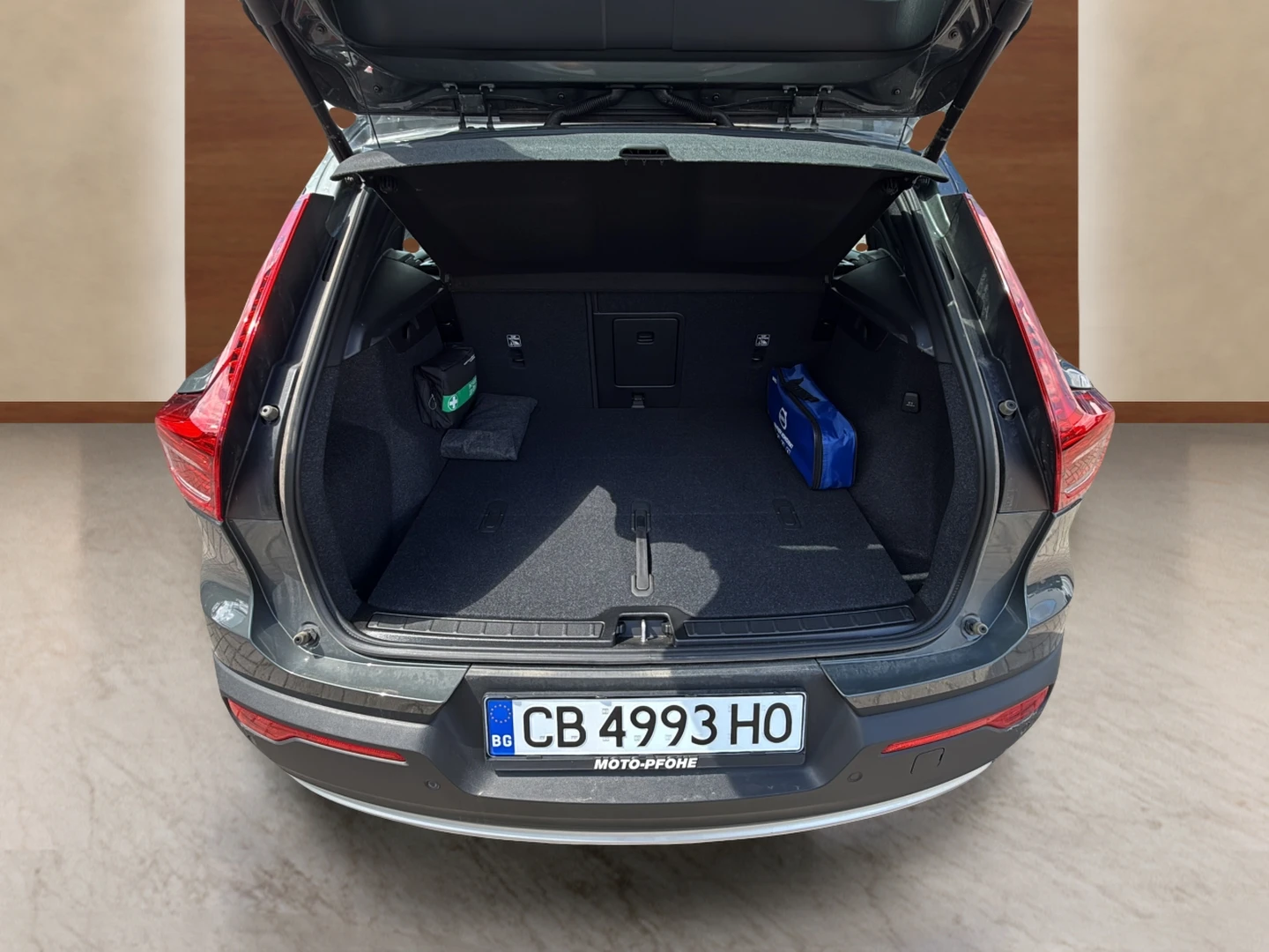 Volvo XC40 2.0 B3, снимка 9 - Автомобили и джипове - 55344977