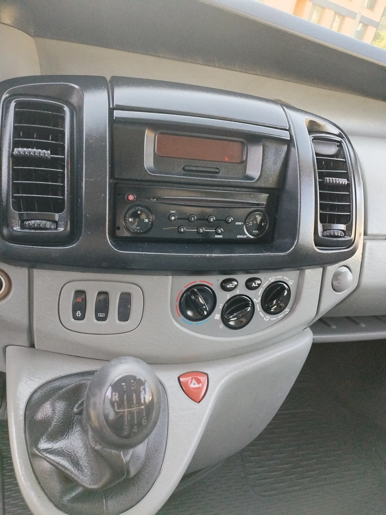 Renault Trafic 2.0 DCI 114hp 6ск Климатик MAXI Теглич , снимка 13 - Бусове и автобуси - 55236739