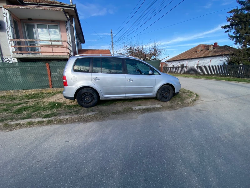 VW Touran 2.0 автомат DSG 7 места, снимка 3 - Автомобили и джипове - 47788567