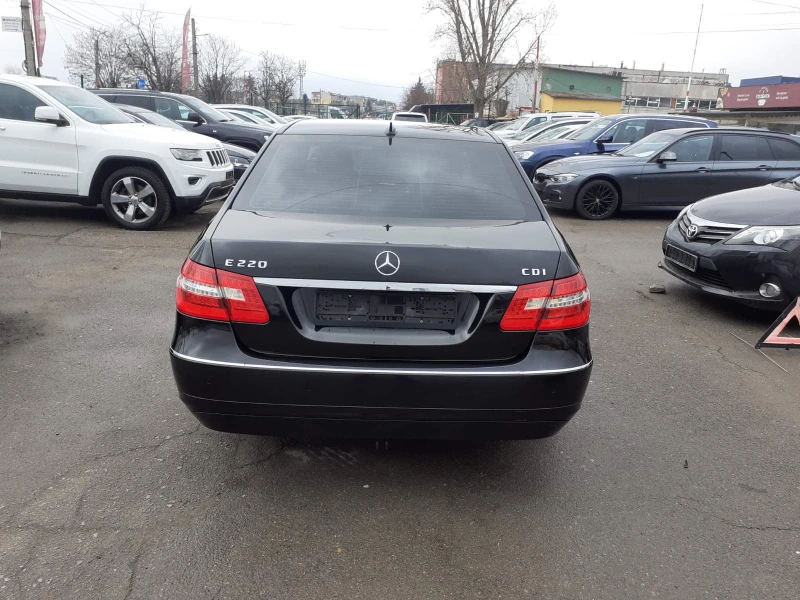 Mercedes-Benz E 220  AVANTARDE NAVI TV DVD LED, снимка 5 - Автомобили и джипове - 49325063