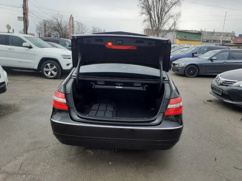 Mercedes-Benz E 220  AVANTARDE NAVI TV DVD LED, снимка 6 - Автомобили и джипове - 49325063