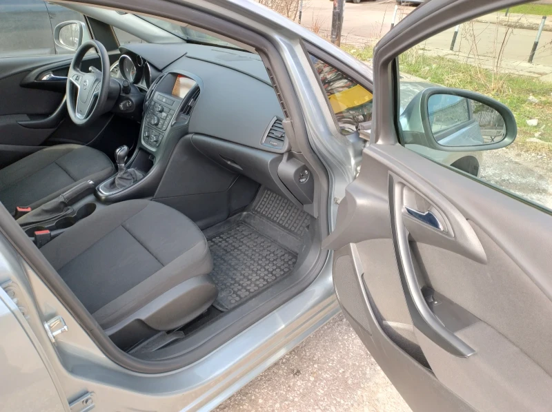 Opel Astra J 1.6, снимка 12 - Автомобили и джипове - 49581720