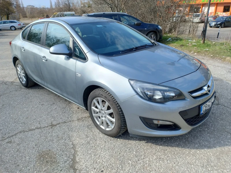 Opel Astra J 1.6, снимка 4 - Автомобили и джипове - 49581720