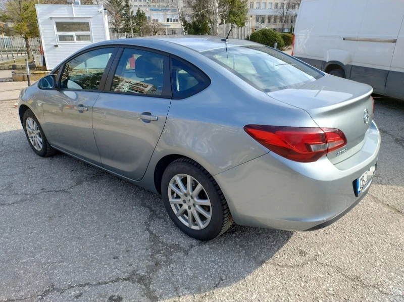 Opel Astra J 1.6, снимка 2 - Автомобили и джипове - 49581720