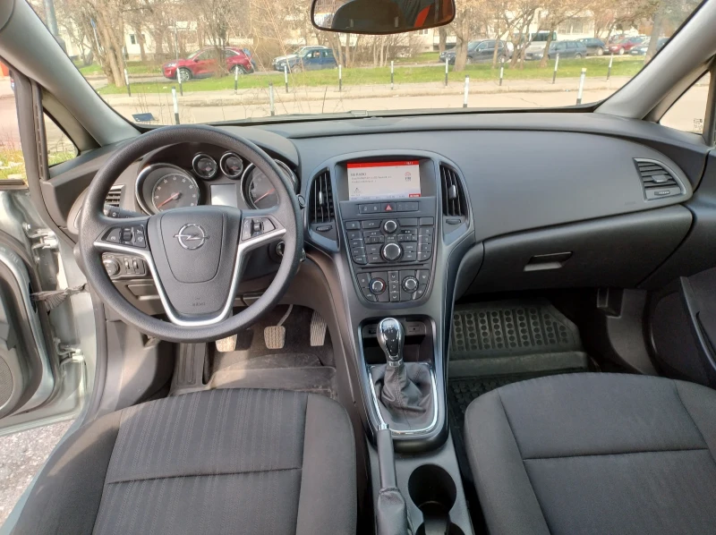 Opel Astra J 1.6, снимка 9 - Автомобили и джипове - 49581720