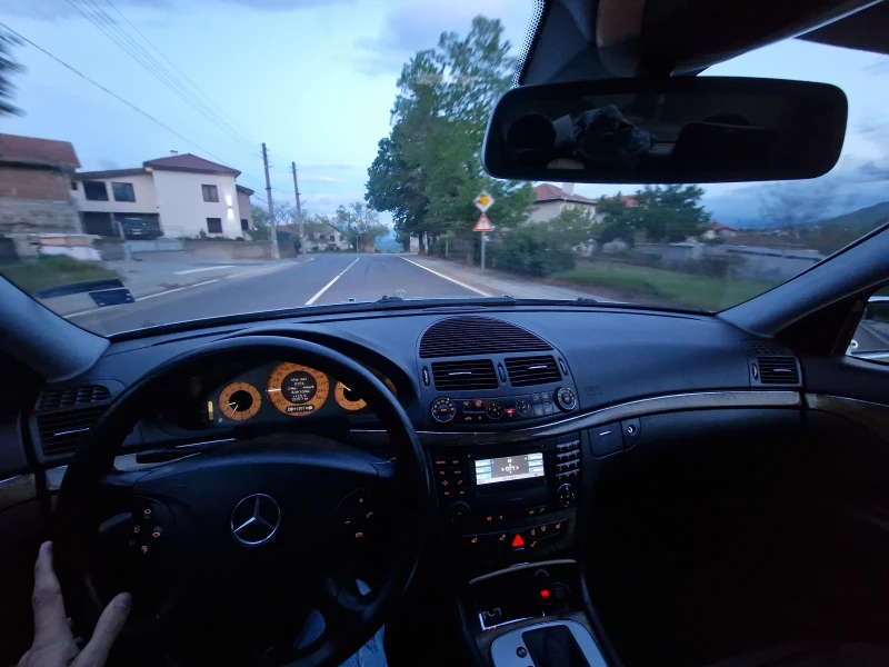 Mercedes-Benz E 270 AVANTGARDE, снимка 11 - Автомобили и джипове - 52357964