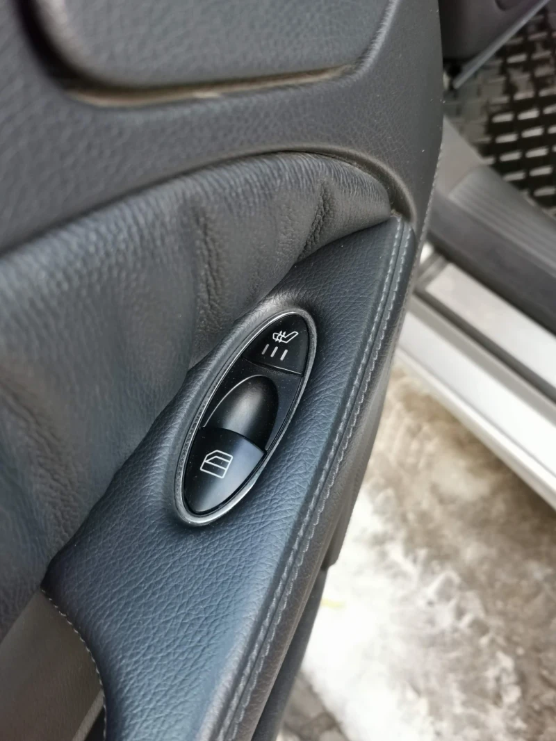 Mercedes-Benz E 270 AVANTGARDE, снимка 9 - Автомобили и джипове - 52357964