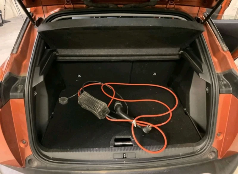 Peugeot 2008 100kw Allure , снимка 11 - Автомобили и джипове - 52742023