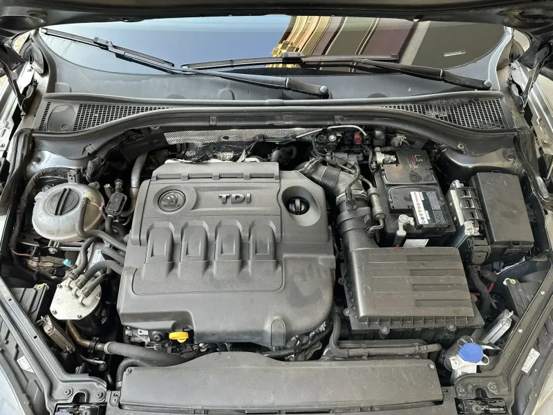 Skoda Superb 2.0TDI, снимка 14 - Автомобили и джипове - 52877946