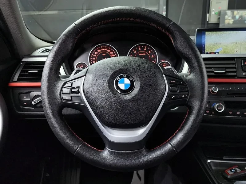 BMW 320 i M Sports - САМО 30% АВАНС, снимка 12 - Автомобили и джипове - 55896889