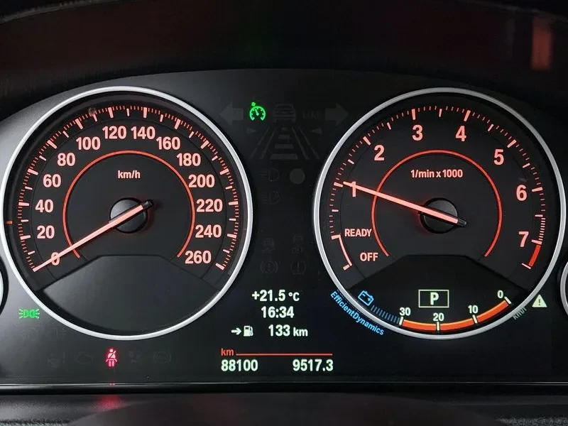 BMW 320 i M Sports - САМО 30% АВАНС, снимка 8 - Автомобили и джипове - 55896889