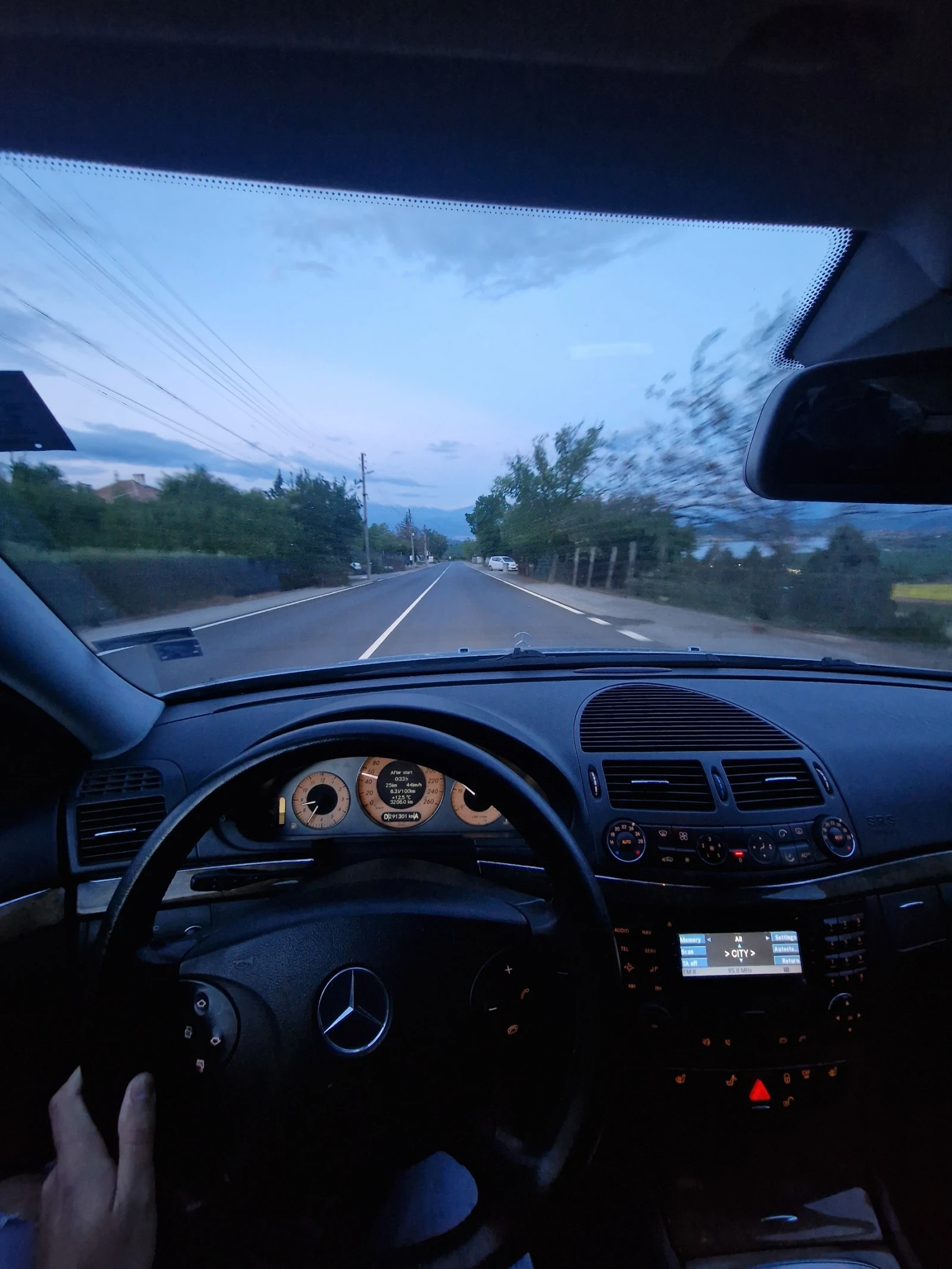 Mercedes-Benz E 270 AVANTGARDE - изображение 7