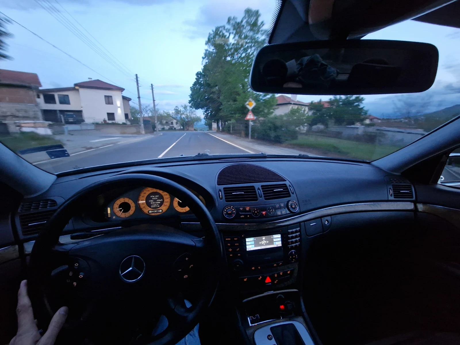 Mercedes-Benz E 270 AVANTGARDE - изображение 6