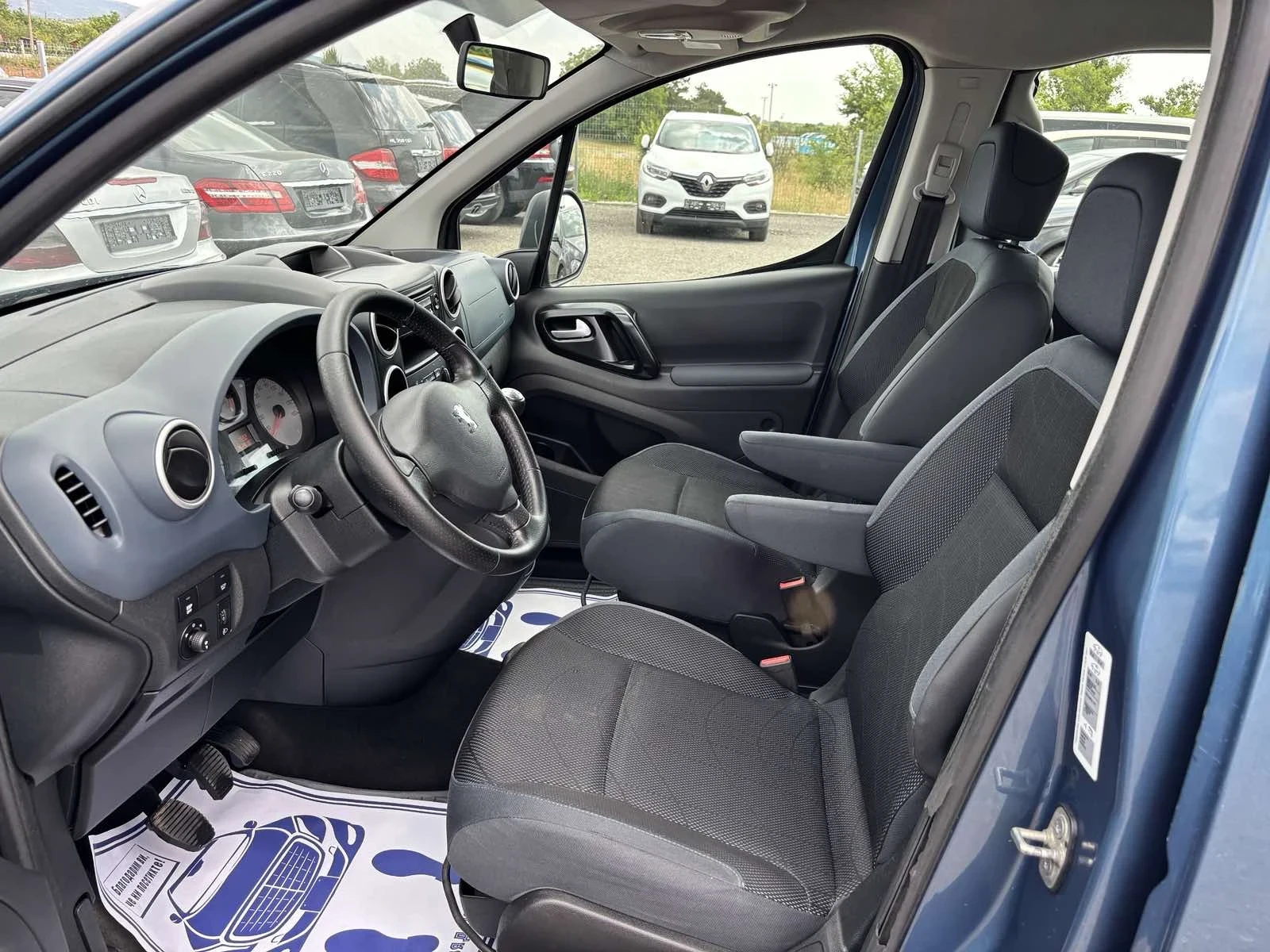 Peugeot Partner 1.6HDI* 90к.с* 5-МЕСТЕН - изображение 9