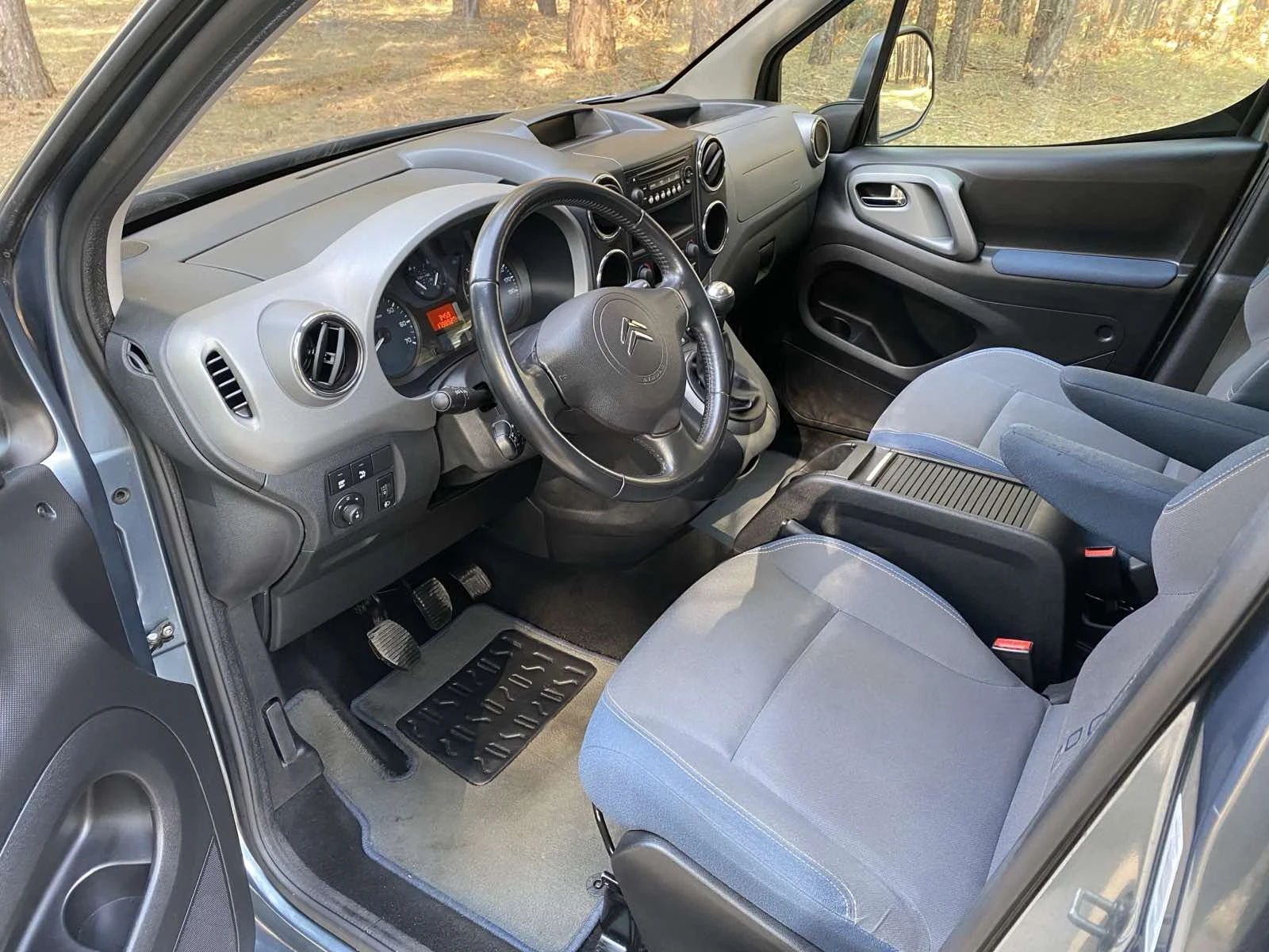 Citroen Berlingo Multispace 1.6HDI , снимка 10 - Автомобили и джипове - 53860167