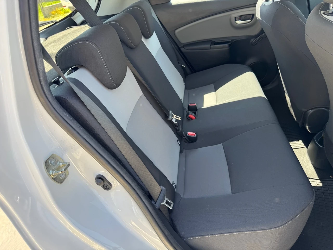 Toyota Yaris 1.5i Facelift/Мултимедия, снимка 11 - Автомобили и джипове - 54314059