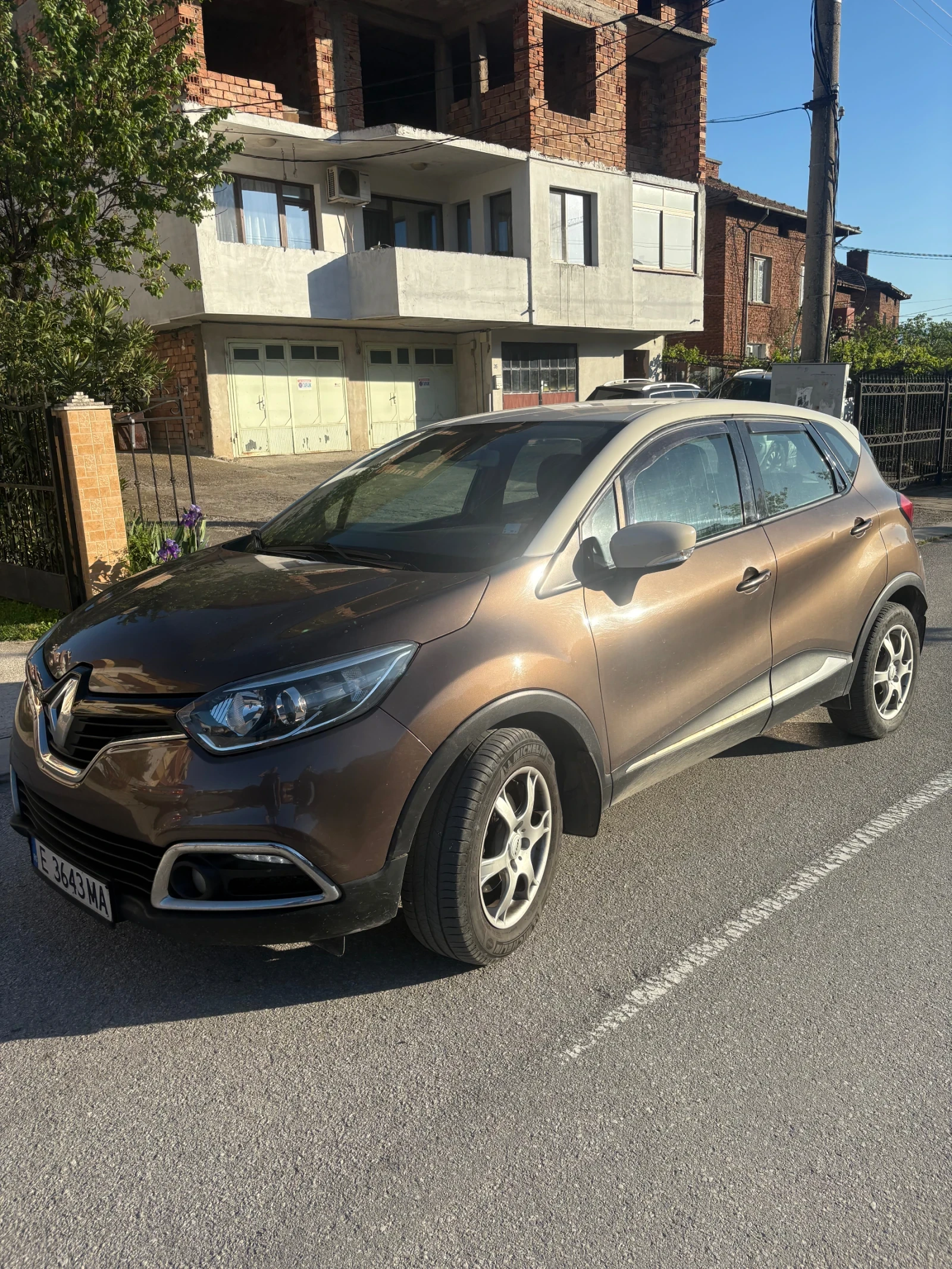 Renault Captur, снимка 2 - Автомобили и джипове - 54322342