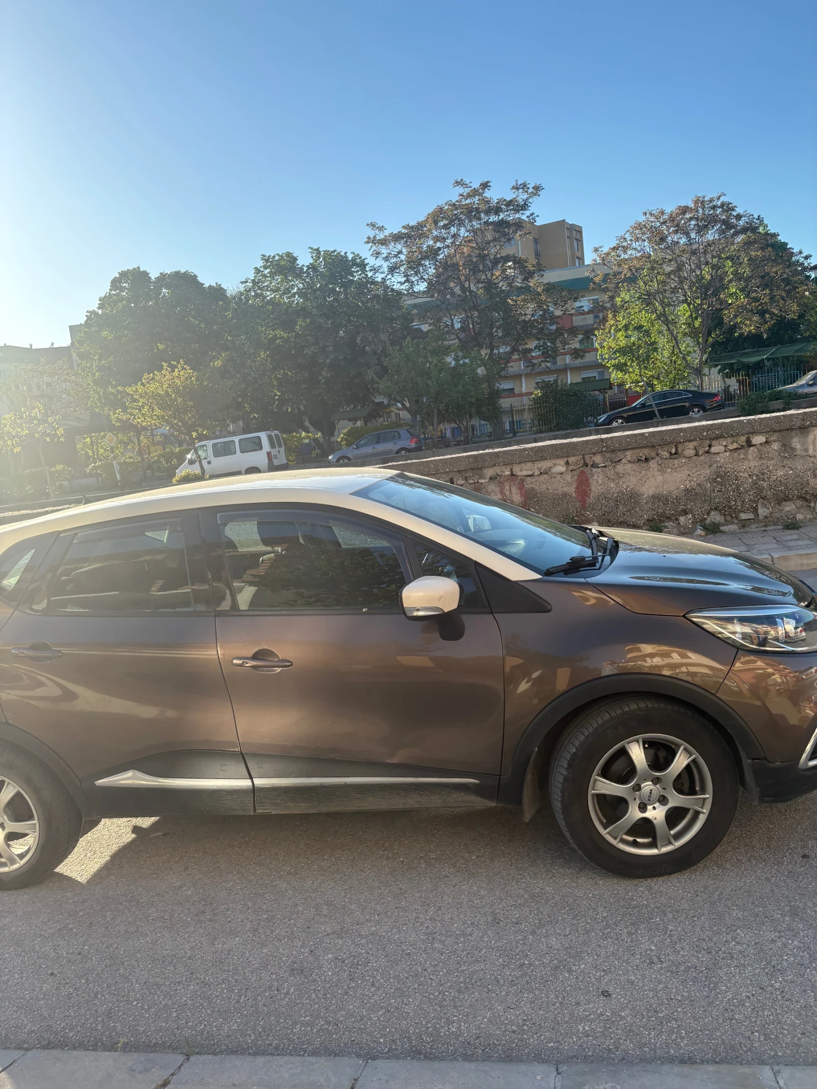 Renault Captur, снимка 4 - Автомобили и джипове - 54322342