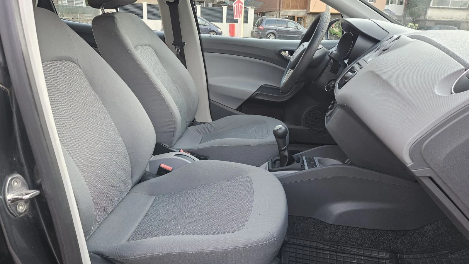 Seat Ibiza, снимка 15 - Автомобили и джипове - 55182944