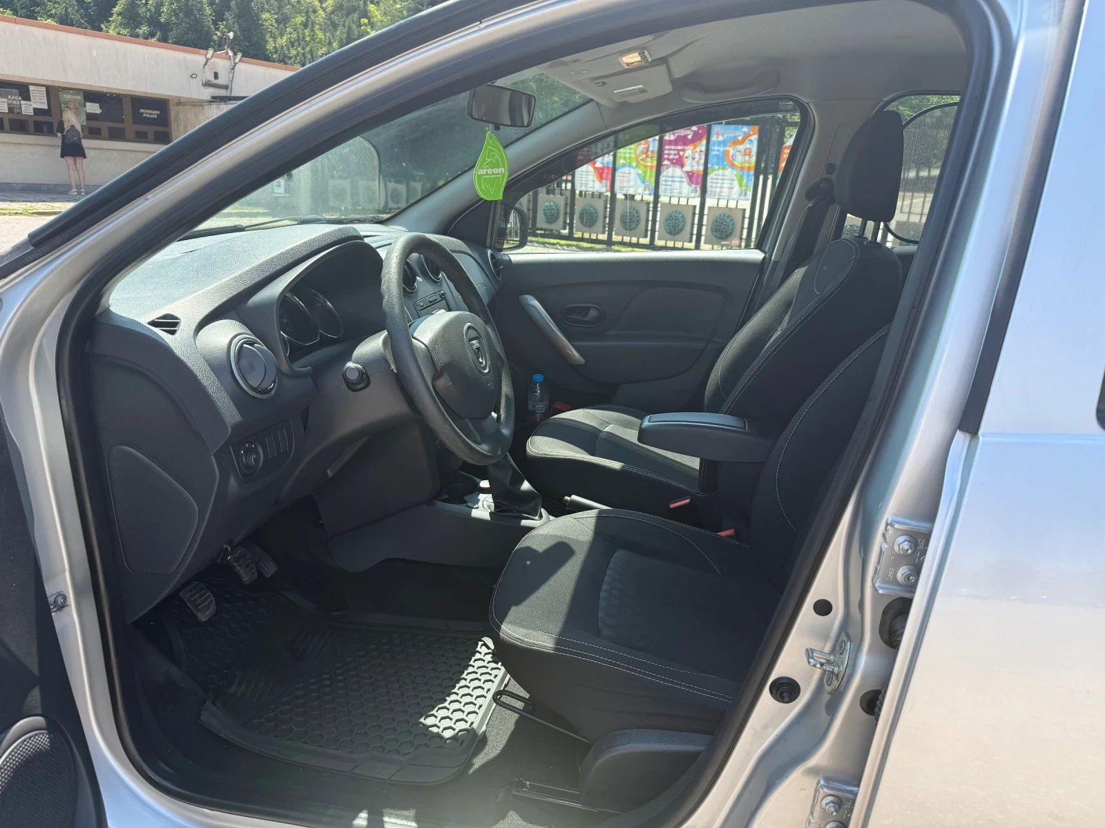 Dacia Sandero 1.2 75 кс - газ, снимка 10 - Автомобили и джипове - 55330935